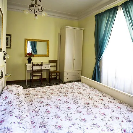 فندق مبيت وإفطار I Tre Pupazzi 4*