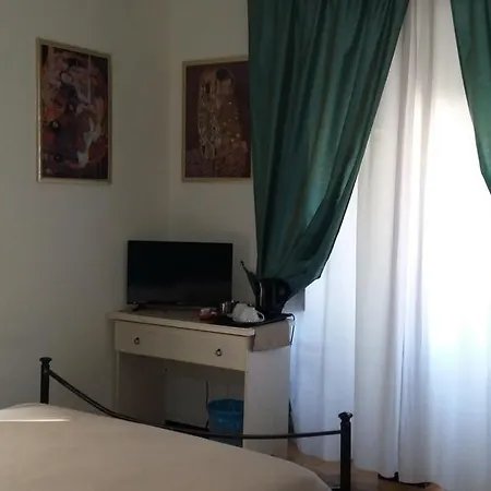 فندق مبيت وإفطار I Tre Pupazzi